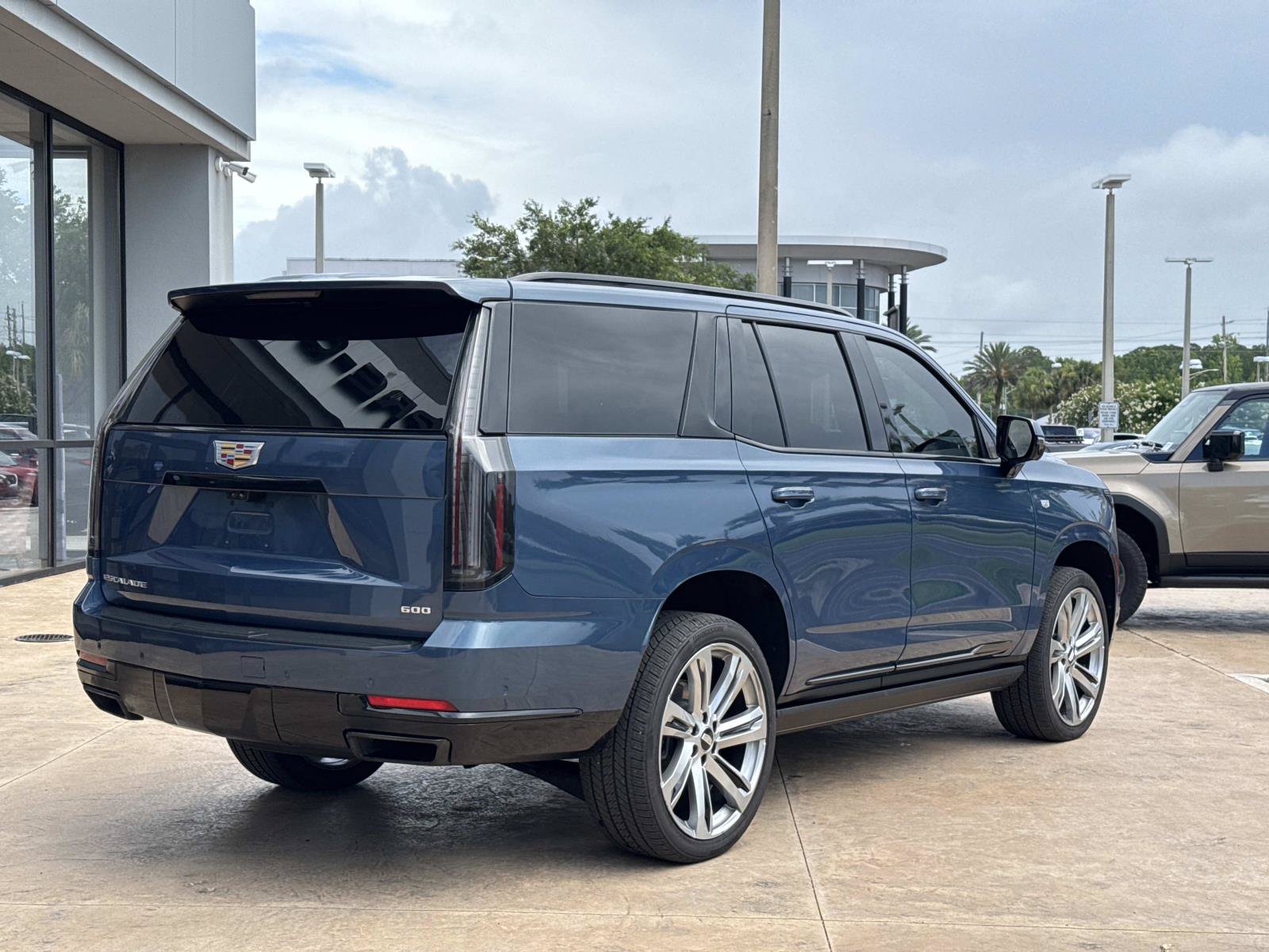 Used 2025 Cadillac Escalade Sport Platinum AWD/4WD image 3