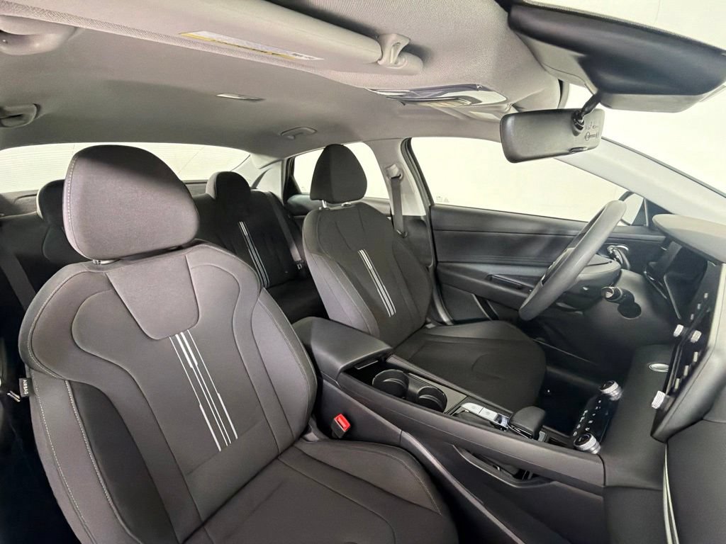 Used 2025 Hyundai Elantra Hybrid FWD image 29