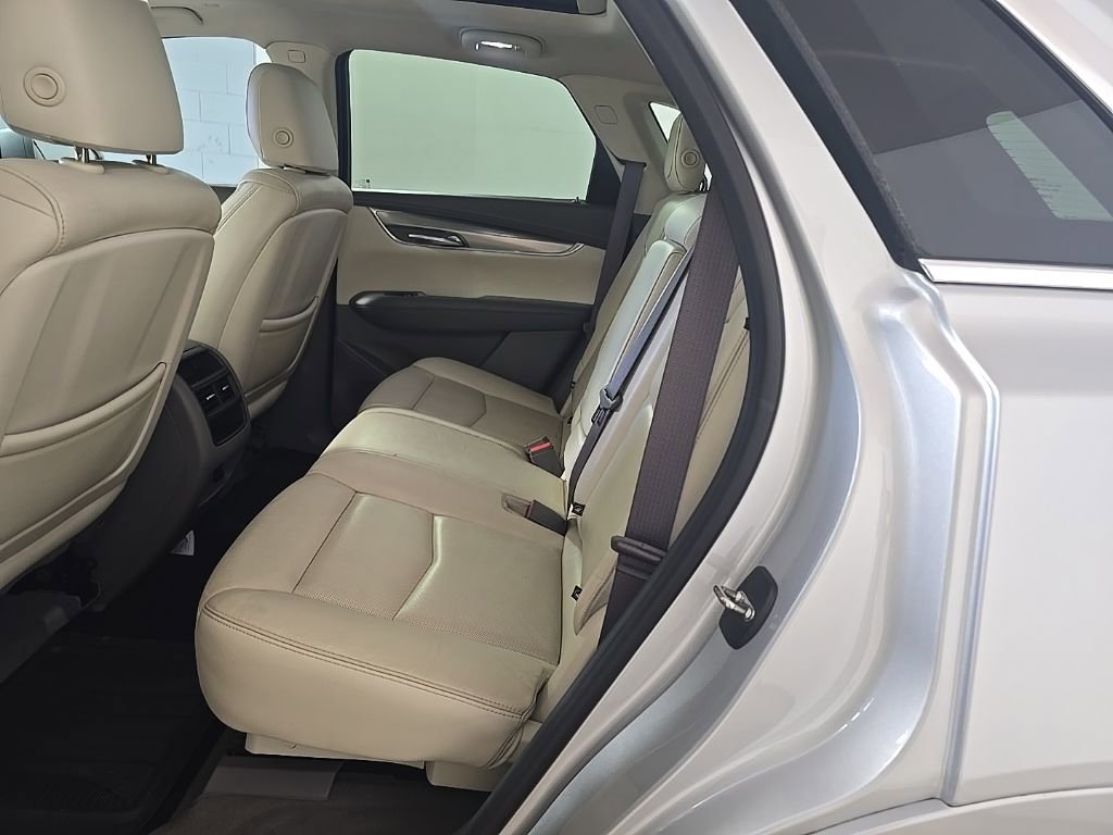 Used 2018 Cadillac XT5 Luxury w/ Driver Awareness Package image 14