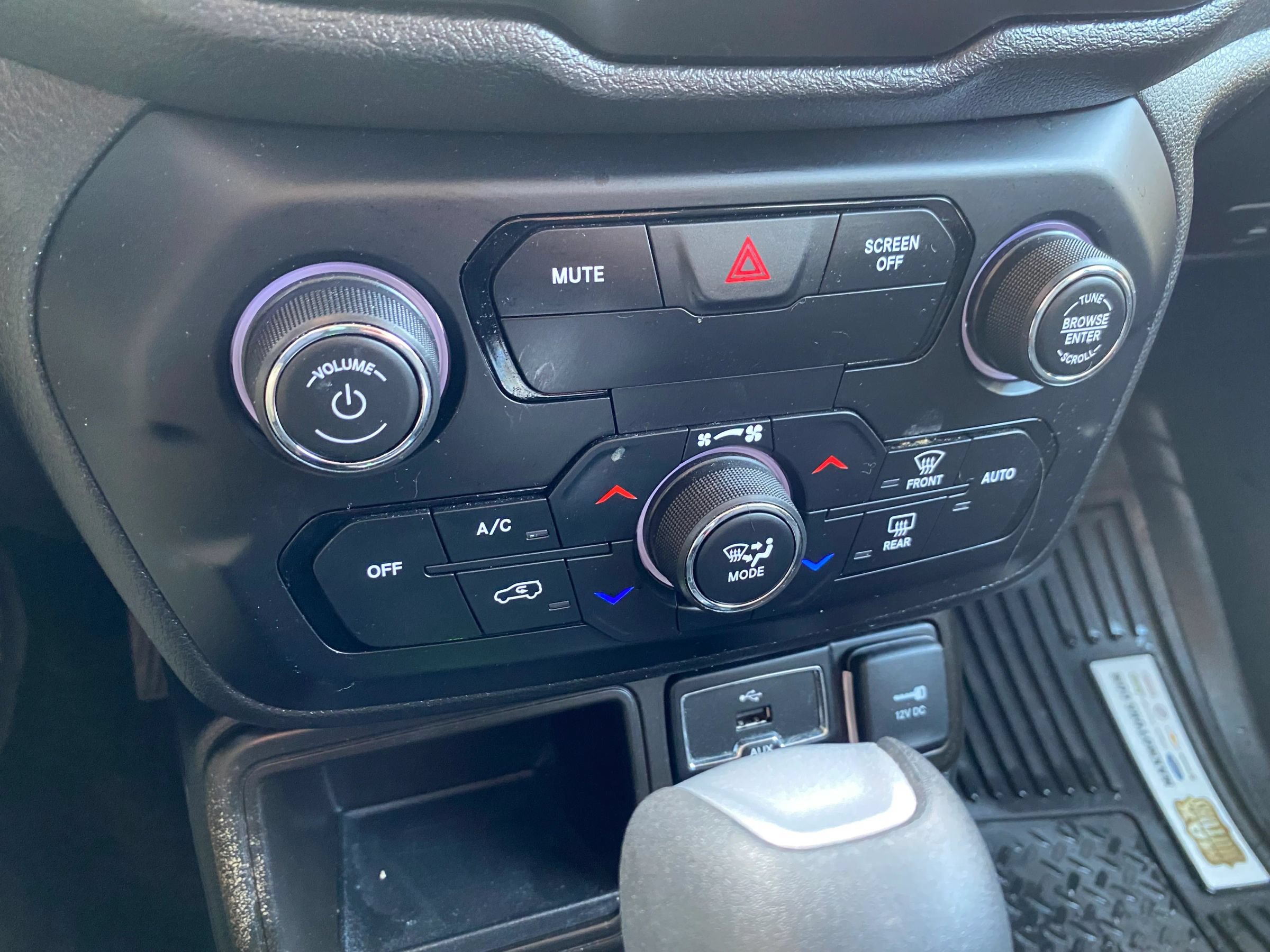 Used 2019 Jeep Renegade Latitude FWD image 20