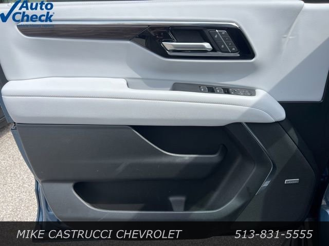 Used 2025 Chevrolet Suburban Premier AWD/4WD image 12