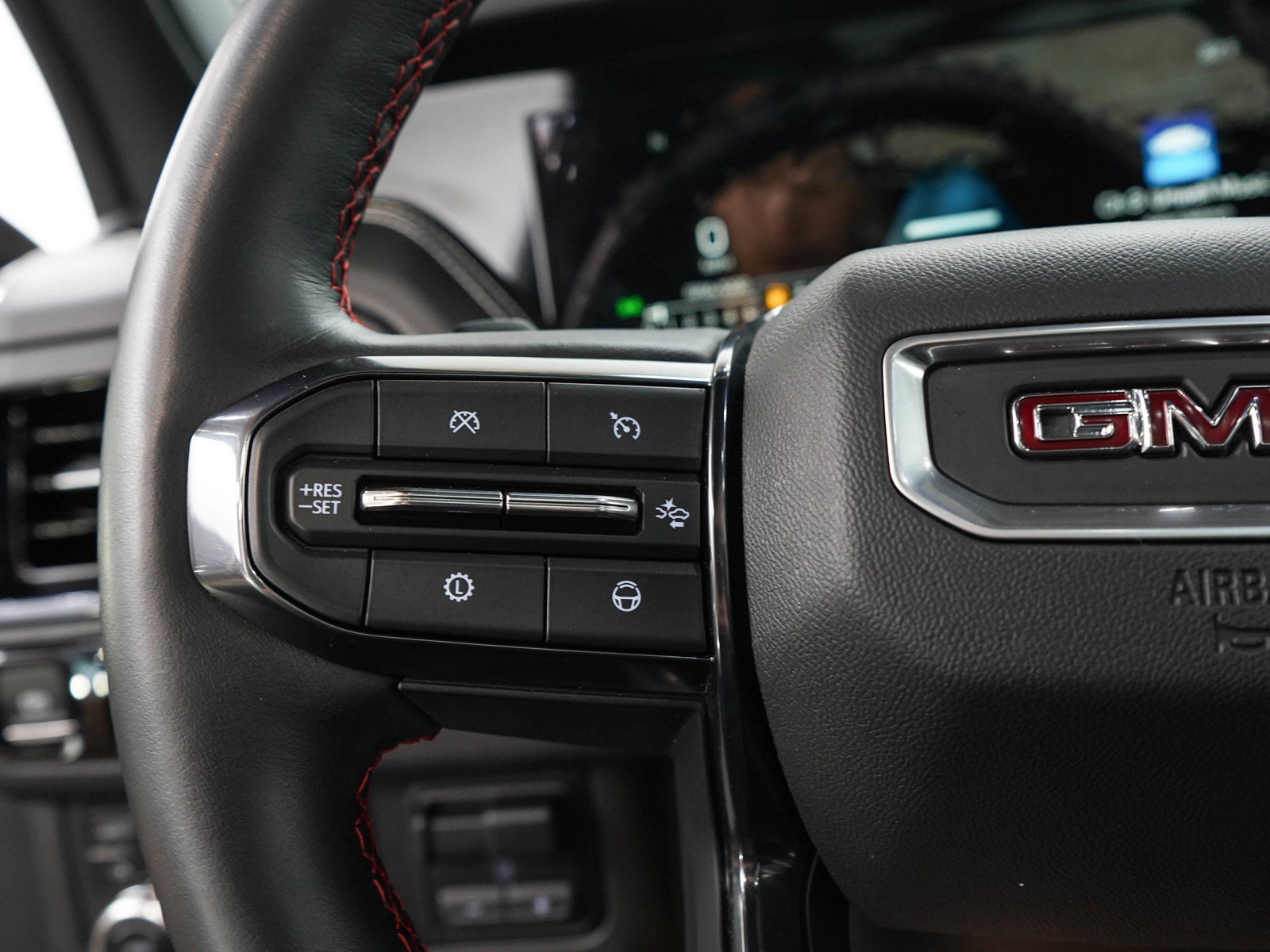 Used 2025 GMC Yukon AT4 Ultimate AWD/4WD image 29