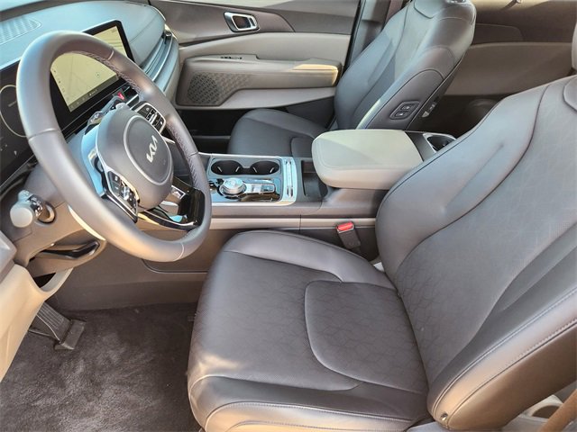 Certified 2025 Kia Carnival SX image 13