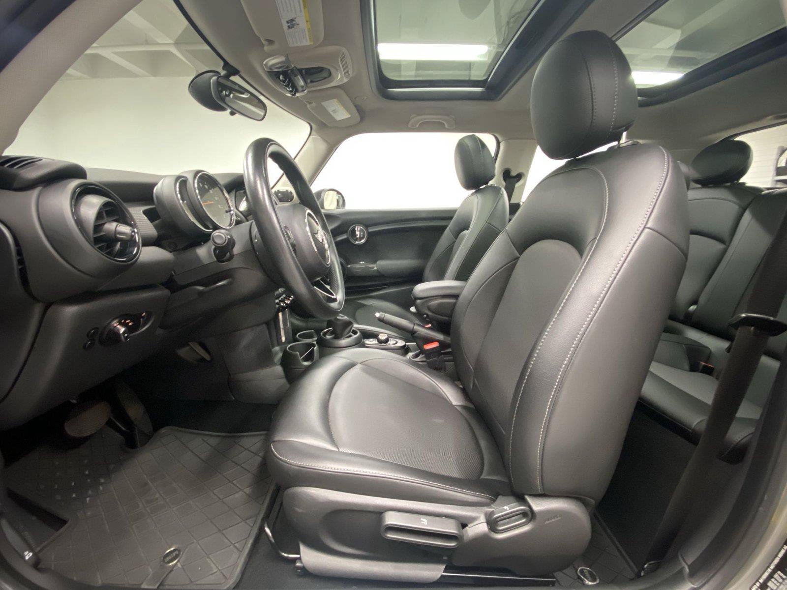 Used 2018 MINI Cooper 2-Door Hardtop FWD image 17