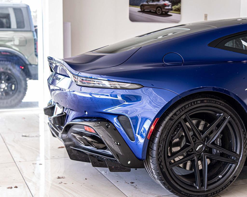 Used 2025 Aston Martin V8 Vantage Coupe image 12
