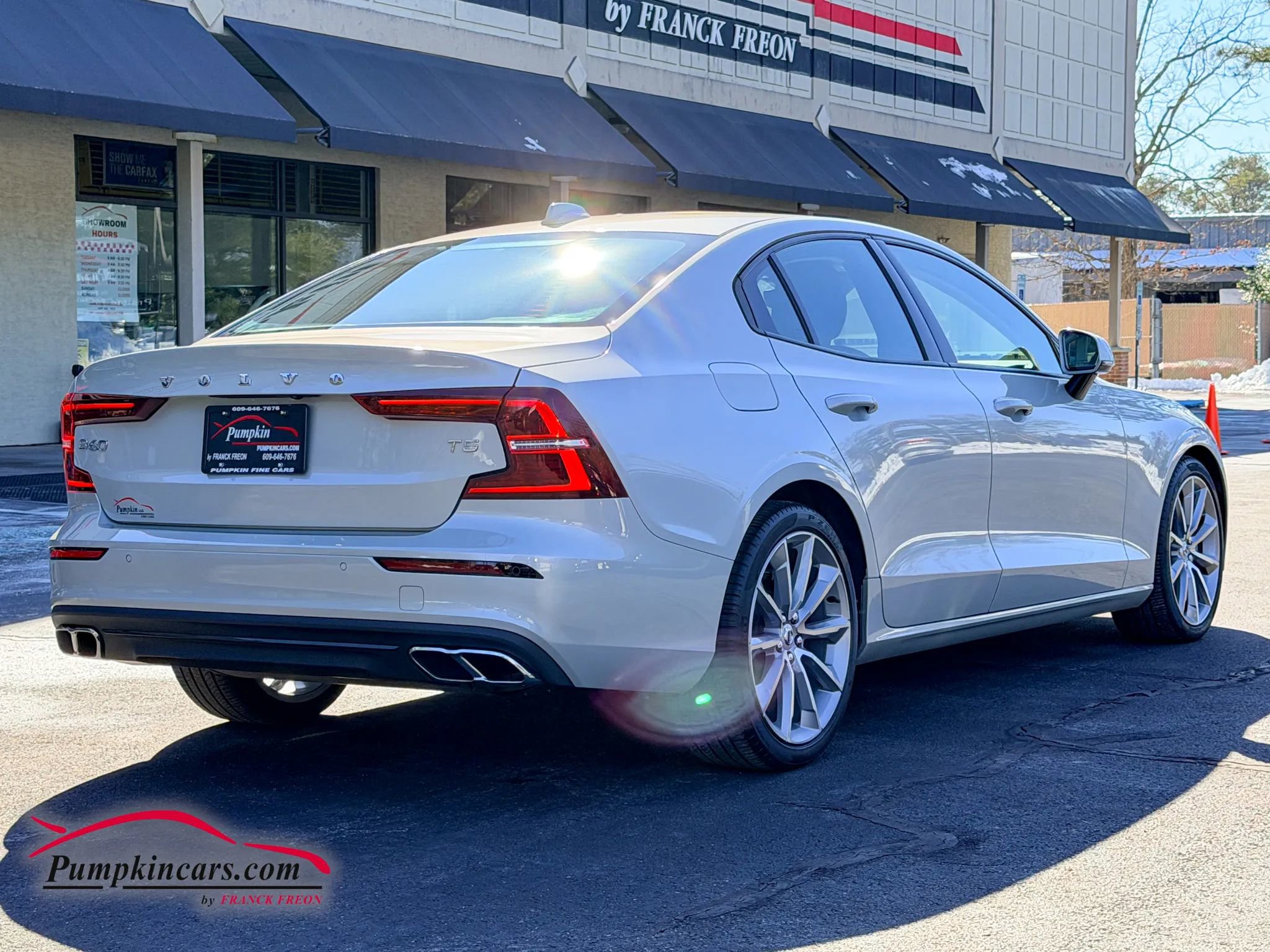 Used 2020 Volvo S60 T5 Momentum image 3