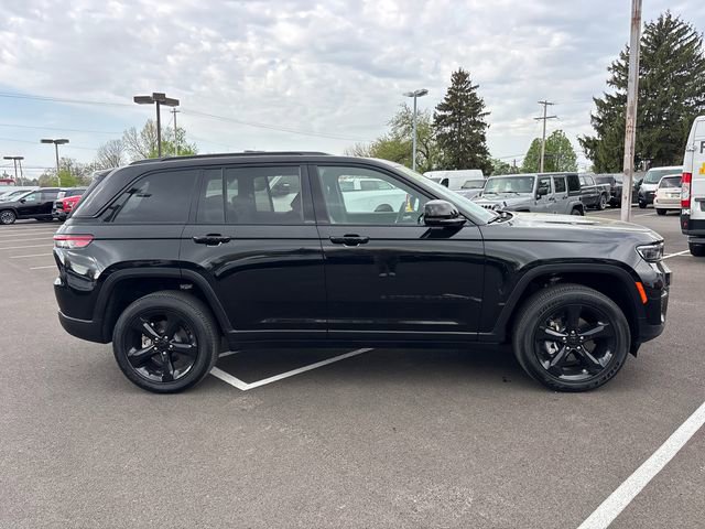 Used 2024 Jeep Grand Cherokee Altitude RWD image 29