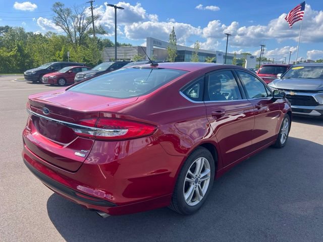Used 2018 Ford Fusion SE w/ Fusion SE Technology Package FWD image 5