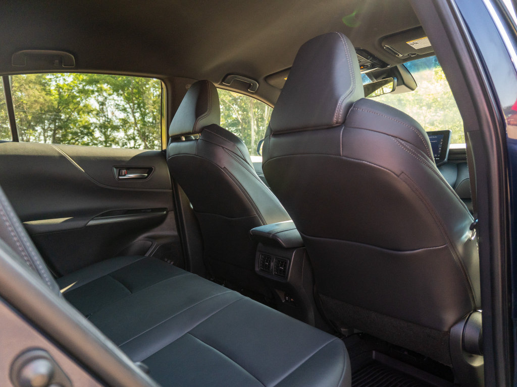 Used 2022 Toyota Venza XLE AWD/4WD image 16