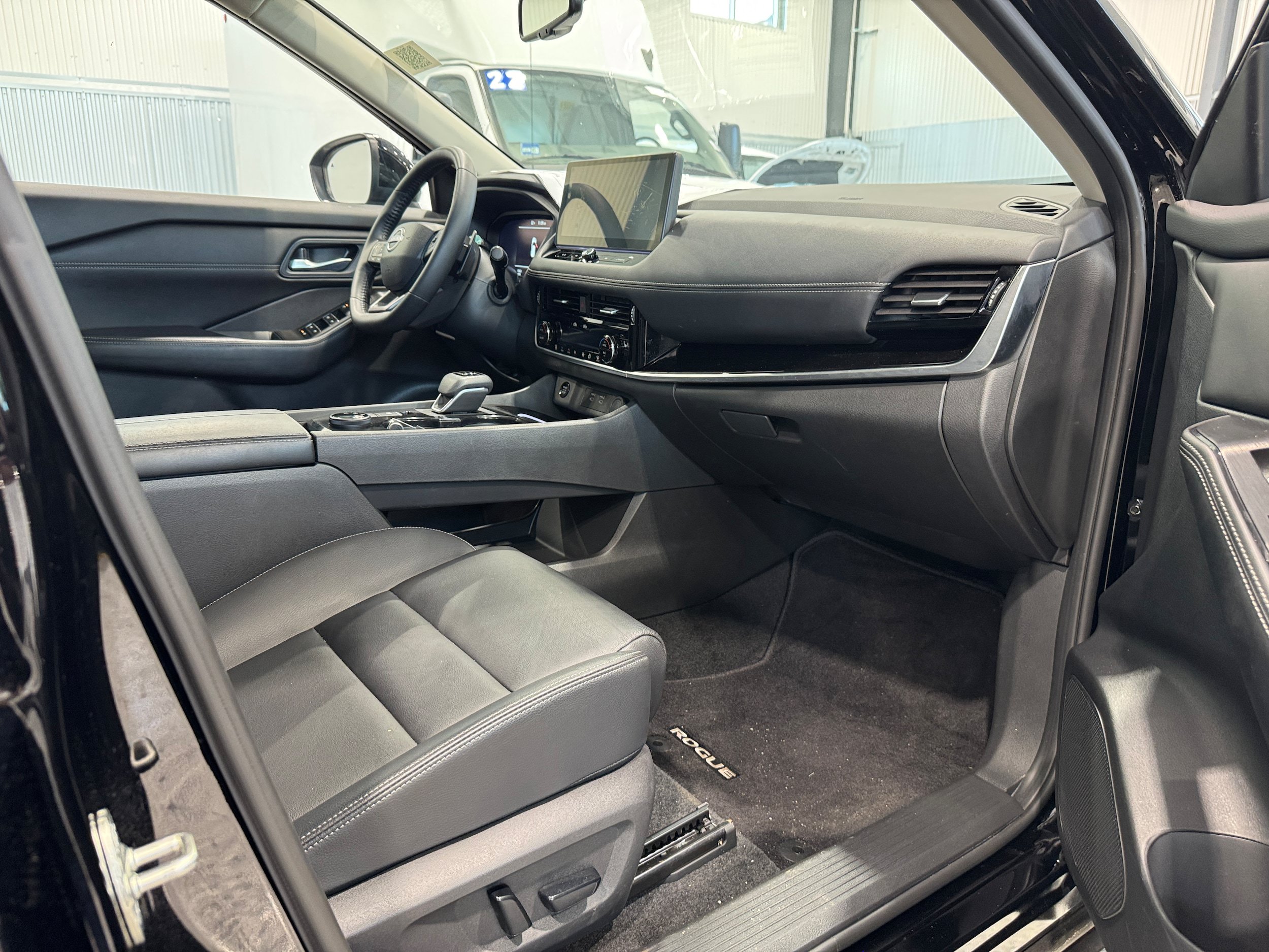 Used 2025 Nissan Rogue SL w/ Tech Package AWD/4WD image 13