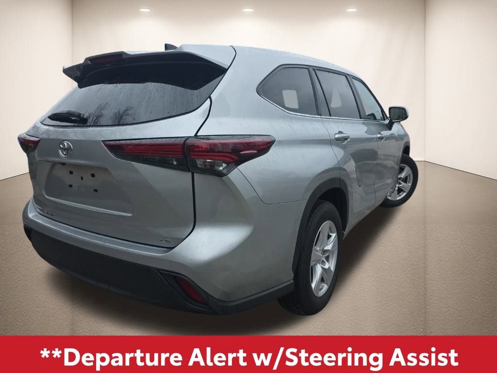 Used 2024 Toyota Highlander LE image 7