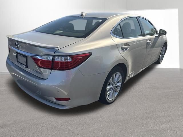 Used 2013 Lexus ES 300h w/ Luxury Pkg FWD image 5