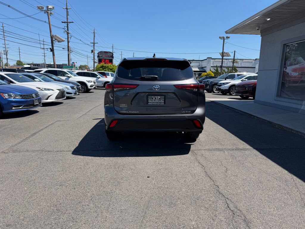 Used 2023 Toyota Highlander LE AWD/4WD image 6