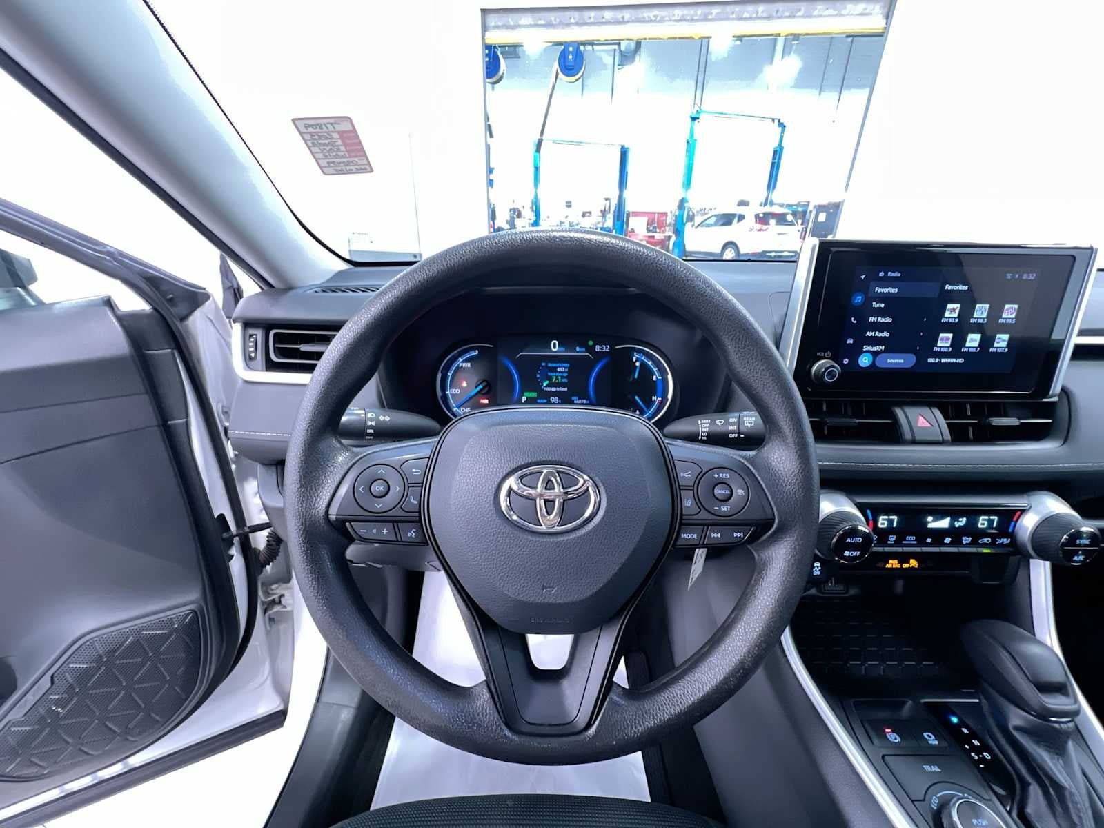 Used 2023 Toyota RAV4 LE AWD/4WD image 15