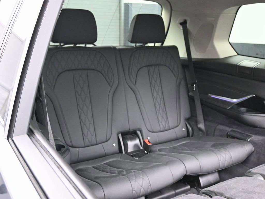 Used 2023 BMW X7 xDrive40i image 36