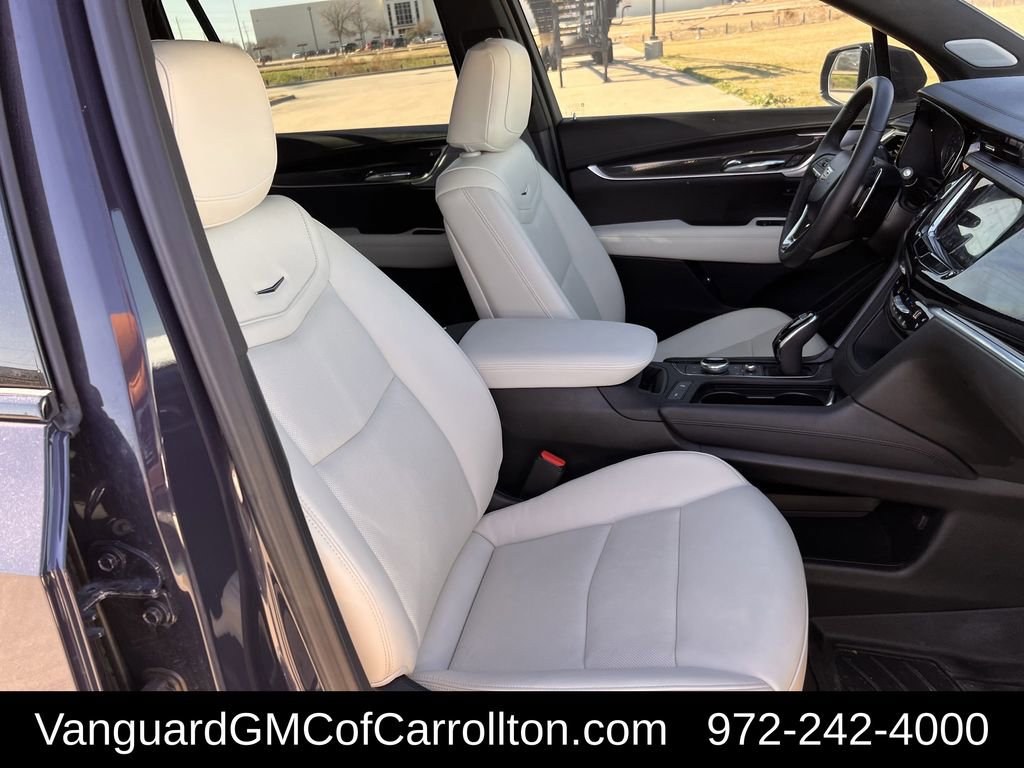 Used 2025 Cadillac XT6 Sport w/ Technology Package image 29