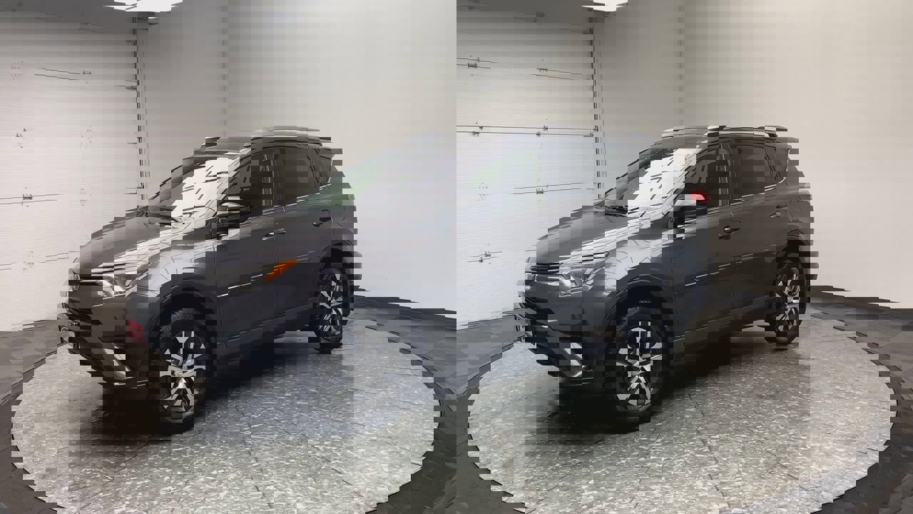 Used 2017 Toyota RAV4 LE w/ Carpet Mat Package image 27