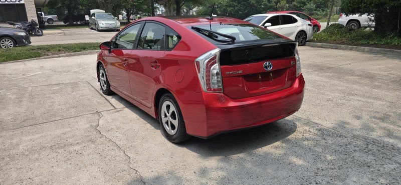 Used 2013 Toyota Prius Four w/ Deluxe Solar Roof Pkg FWD image 3