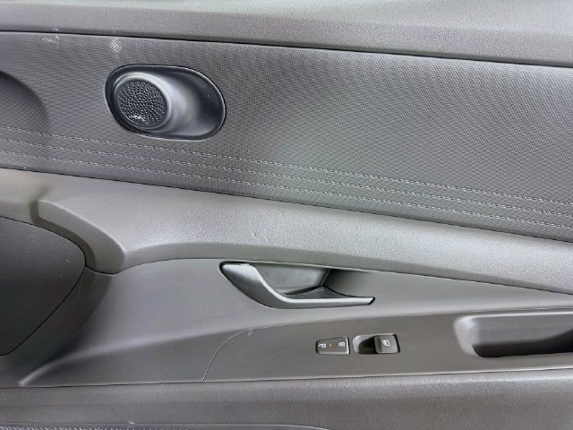 Used 2024 Hyundai Elantra SE FWD image 29