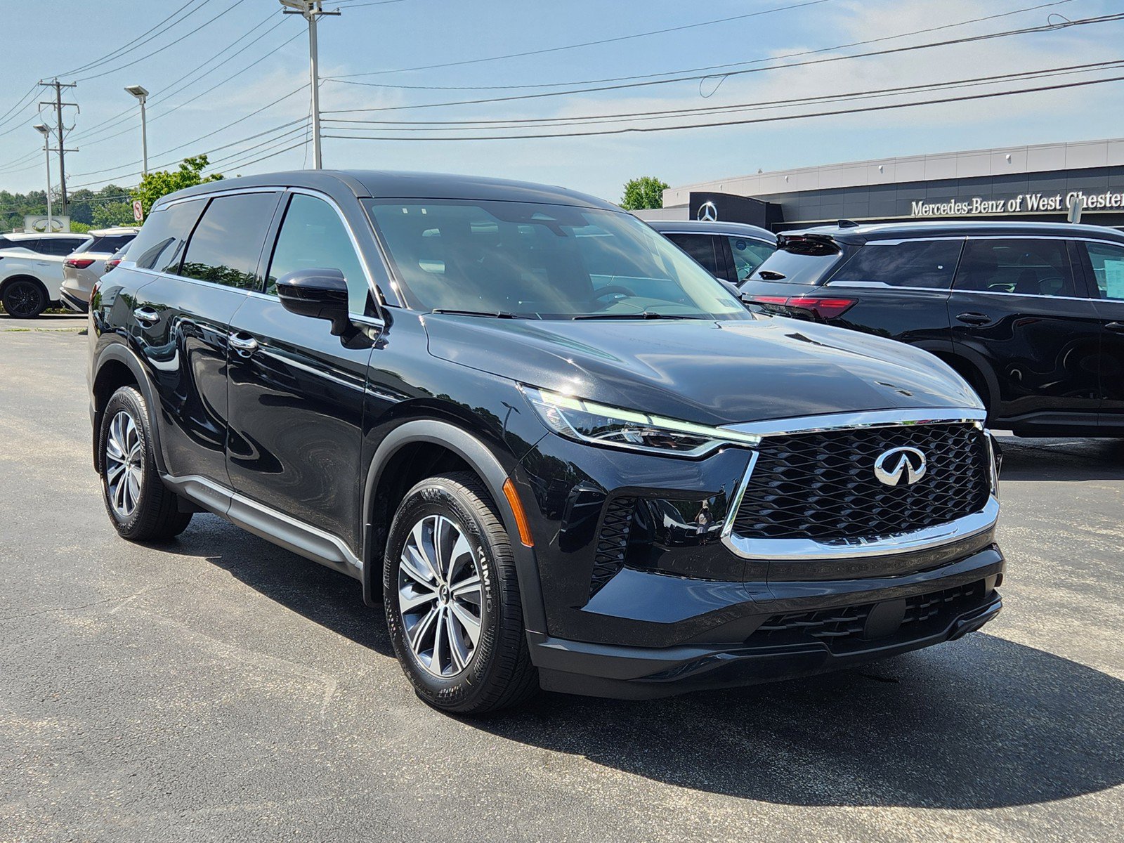 Certified 2025 INFINITI QX60 Pure w/ Cargo Package AWD/4WD image 2