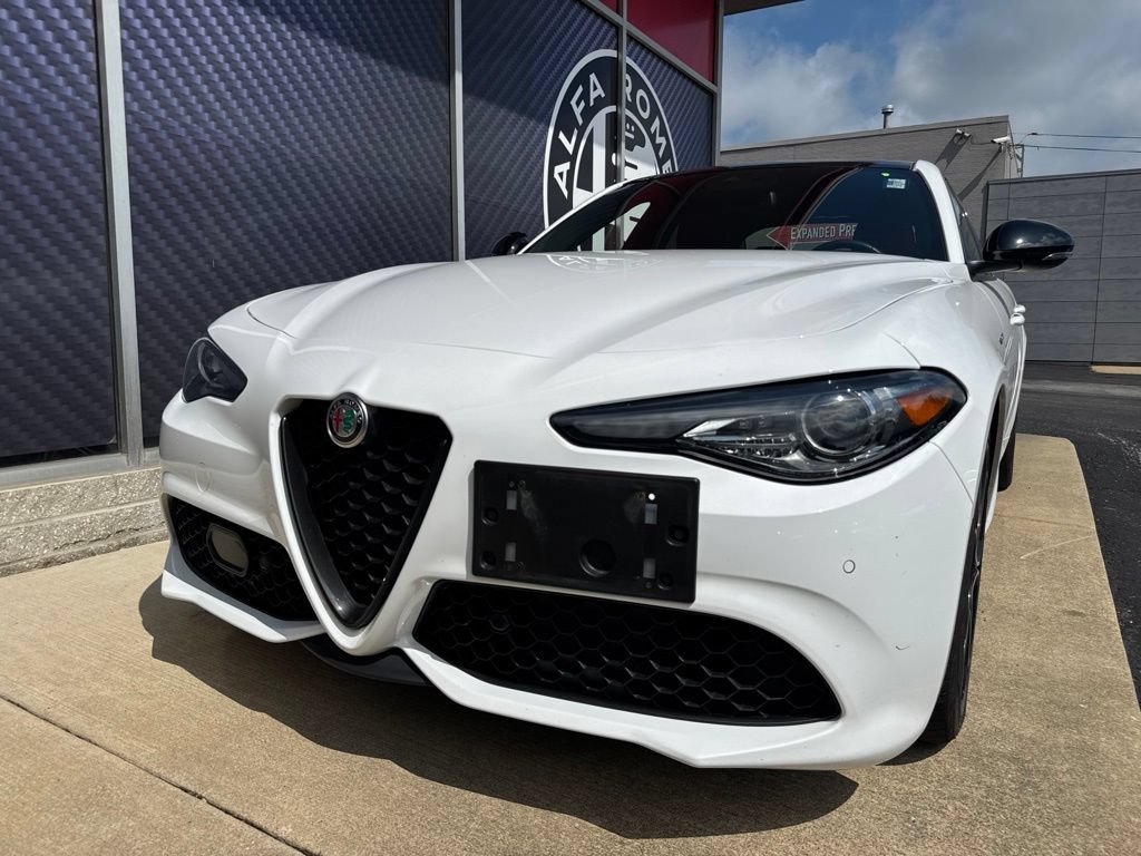 Used 2023 Alfa Romeo Giulia Veloce AWD/4WD image 18