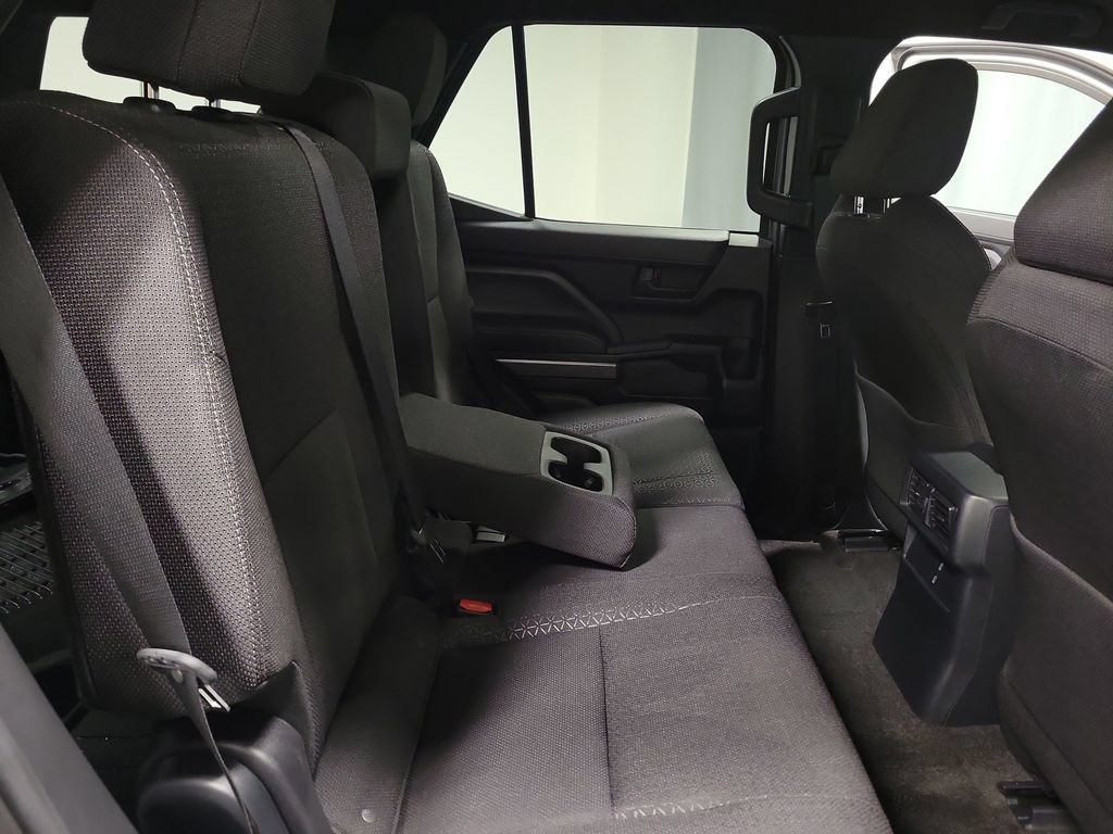 Used 2025 Toyota 4Runner SR5 AWD/4WD image 31