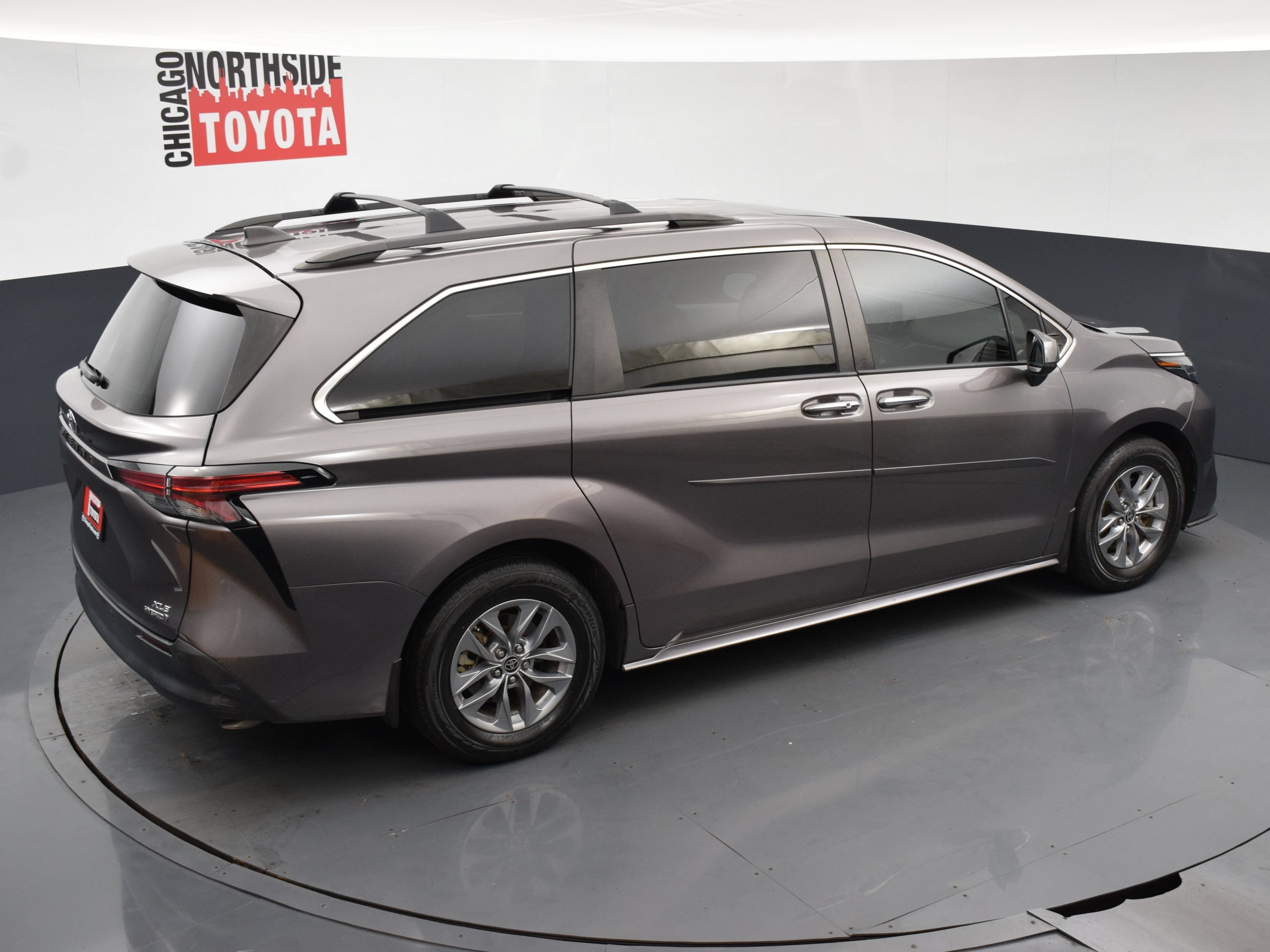 Used 2021 Toyota Sienna XLE FWD image 24