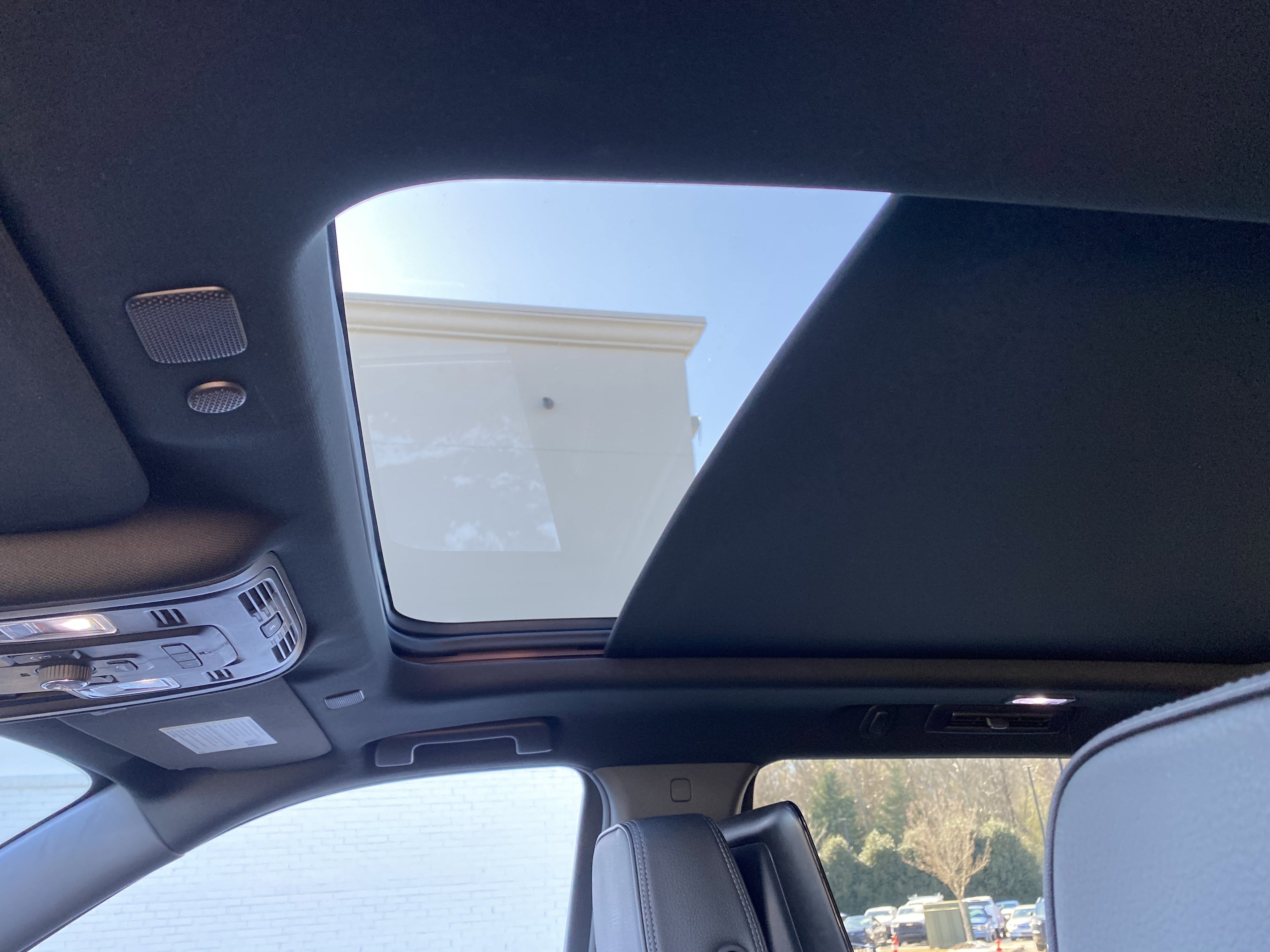 Used 2021 GMC Yukon Denali w/ Denali Premium Package image 35