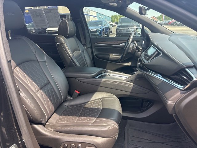 Used 2023 Buick Enclave Avenir image 18