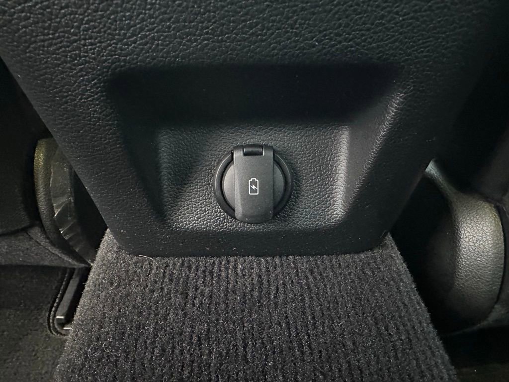 Used 2023 Genesis G70 2.0T image 15