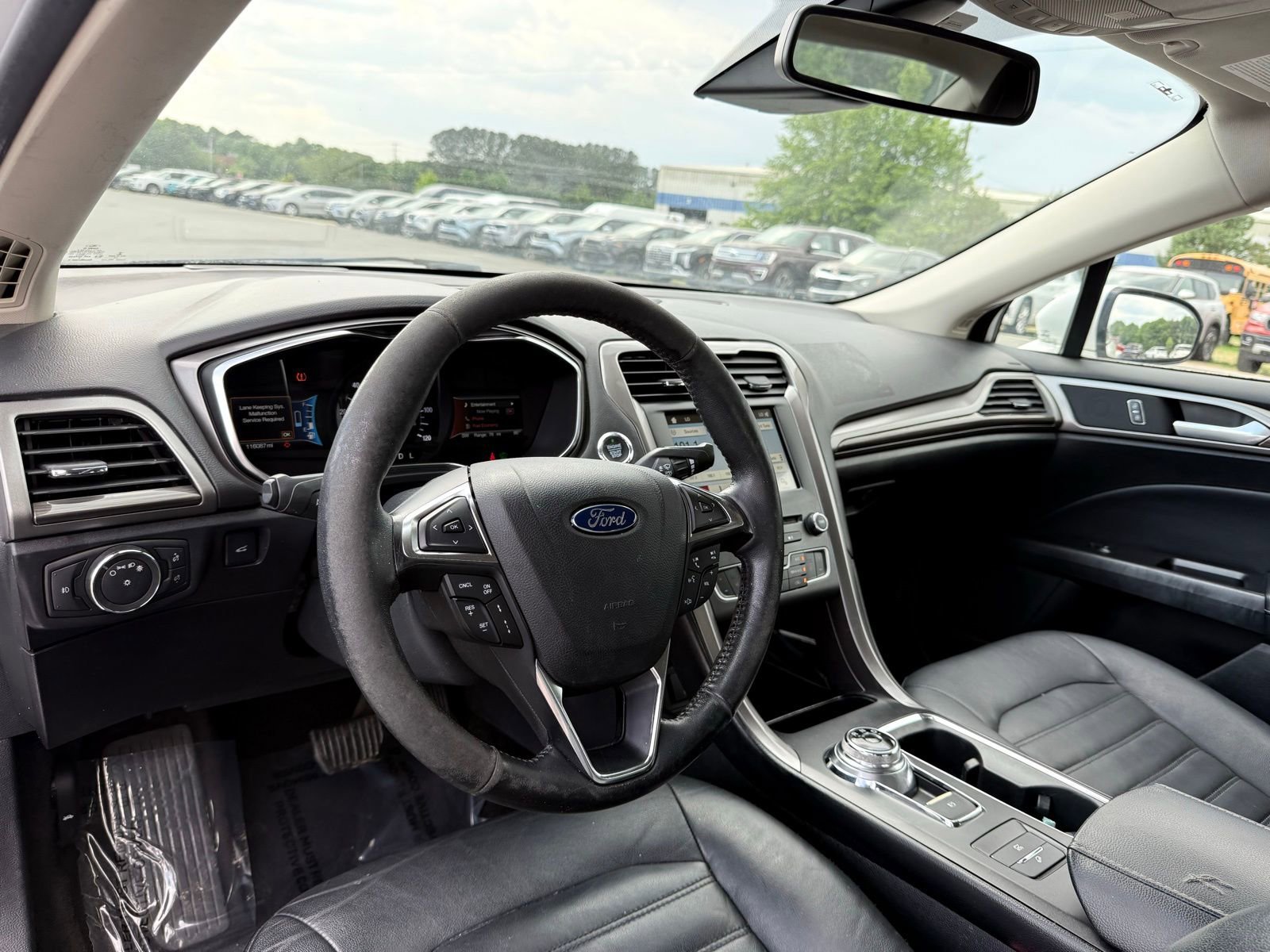 Used 2017 Ford Fusion SE w/ Equipment Group 602A FWD image 12