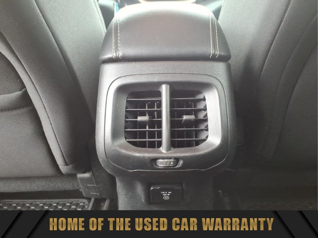 Used 2015 Jeep Cherokee Latitude w/ Cold Weather Group FWD image 30