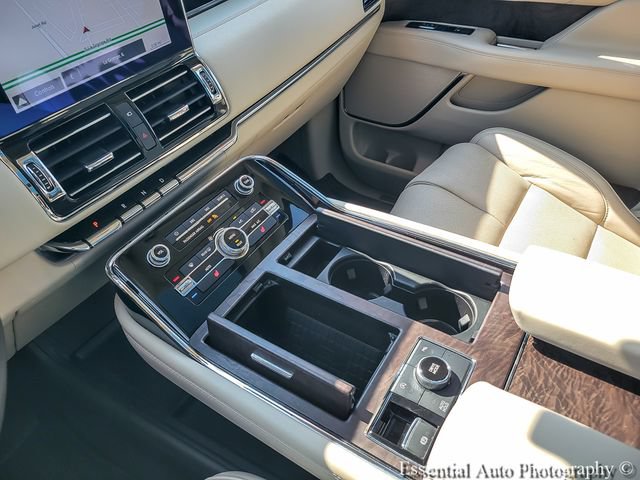 Used 2019 Lincoln Navigator Select AWD/4WD image 26