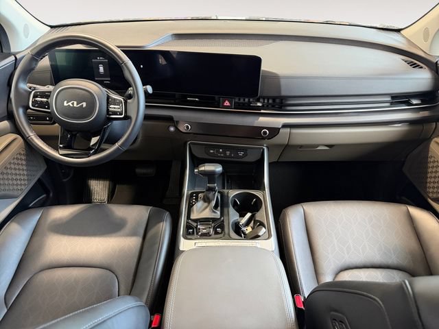 Certified 2025 Kia Carnival EX FWD image 8