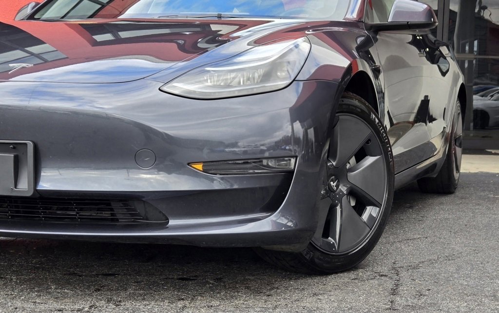 Used 2023 Tesla Model 3 Standard Range image 3