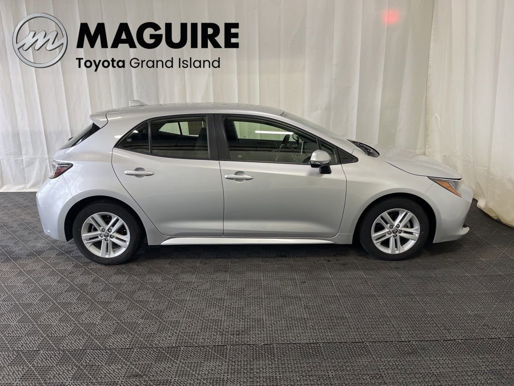 Used 2021 Toyota Corolla SE w/ SE Preferred Package image 2