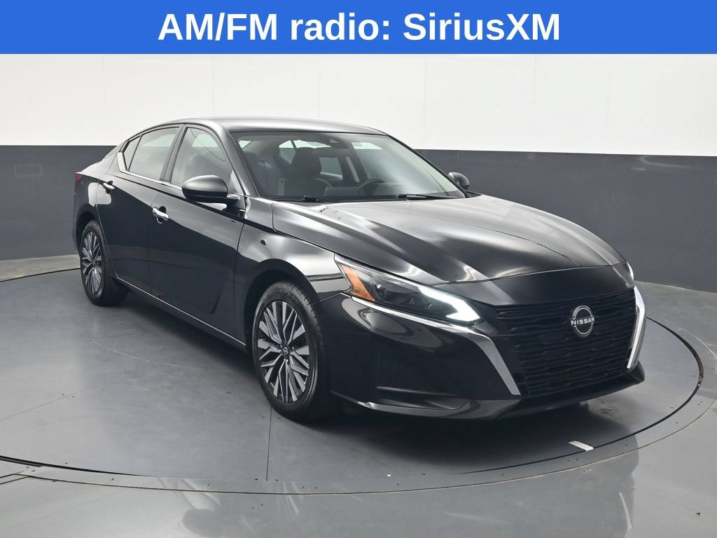 Used 2024 Nissan Altima 2.5 SV FWD image 2