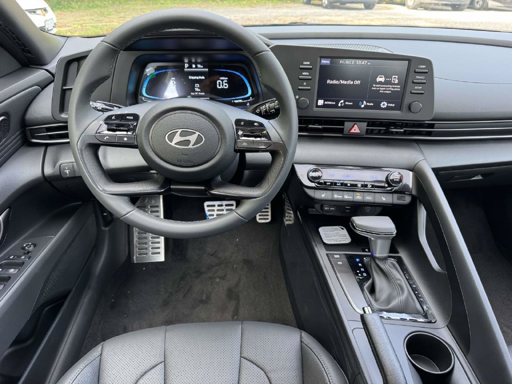 New 2026 Hyundai Elantra SEL Sport FWD image 17