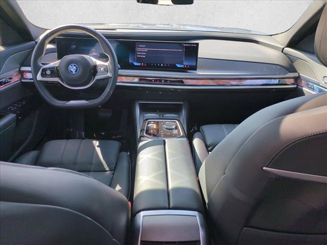 Used 2025 BMW i7 xDrive60 RWD image 19