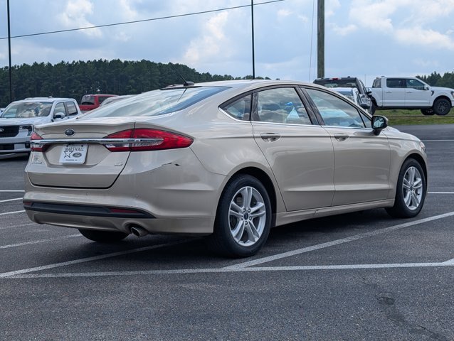 Certified 2018 Ford Fusion SE w/ Fusion SE Technology Package FWD image 5