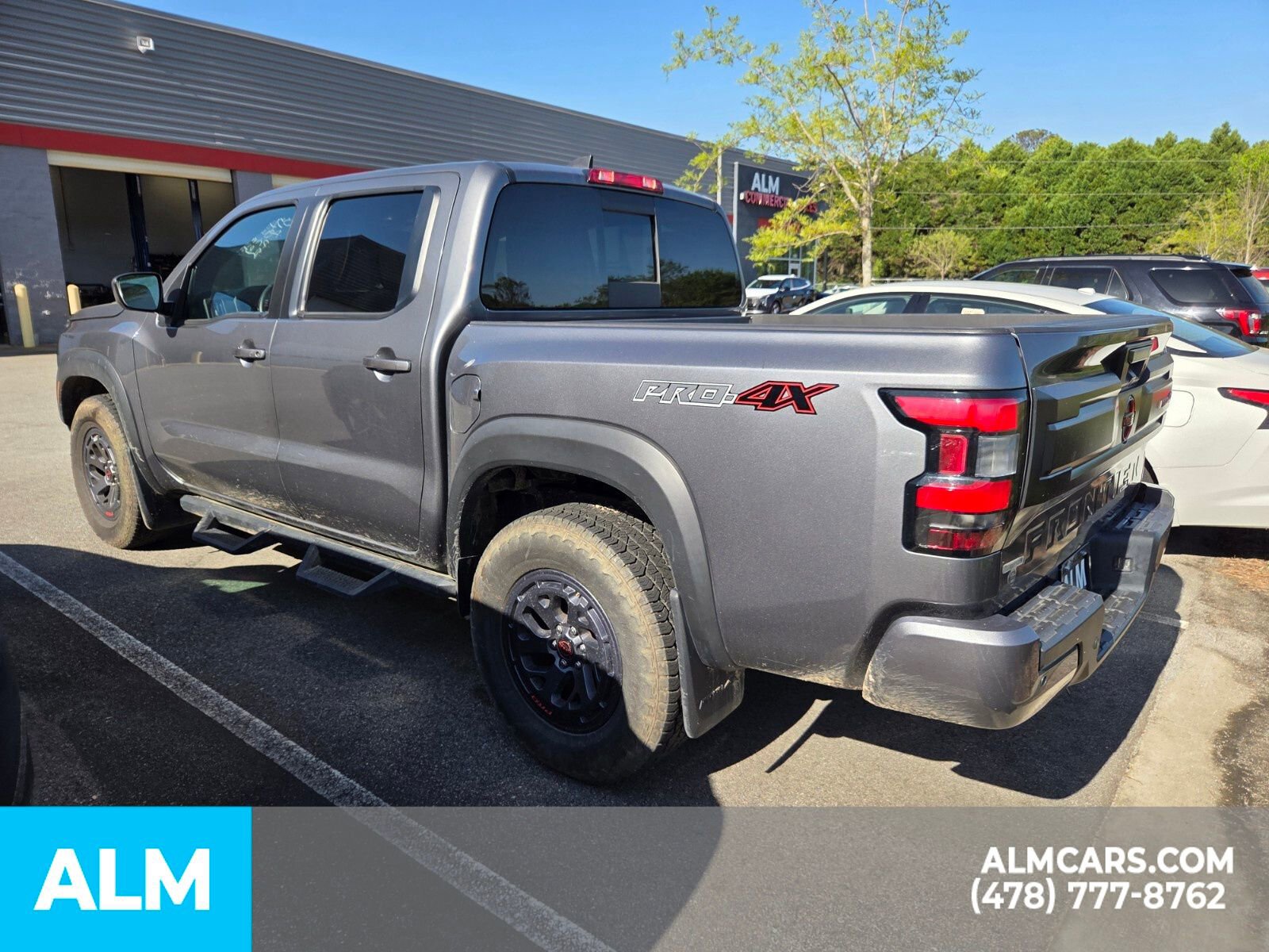 Used 2025 Nissan Frontier PRO-4X image 17