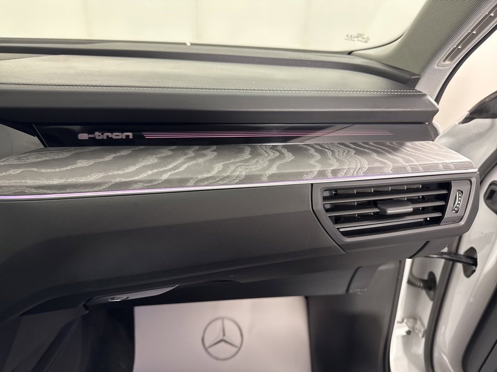 Used 2021 Audi e-tron Prestige w/ Prestige Package image 10