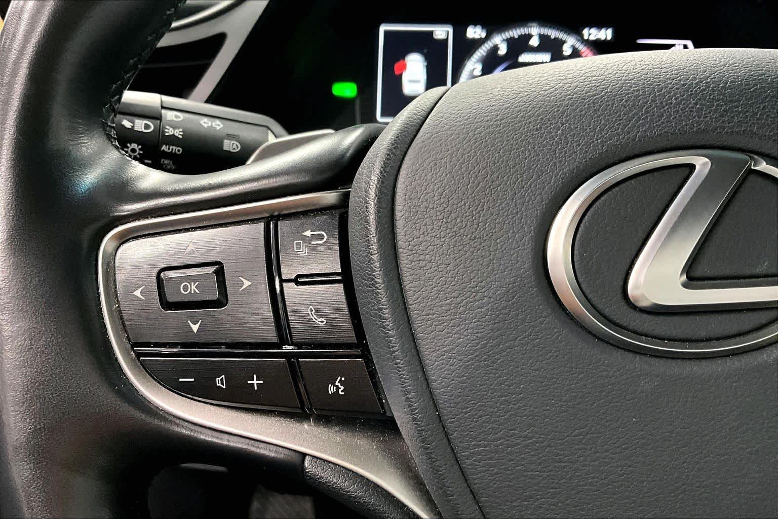 Used 2025 Lexus ES 300h w/ Premium Package FWD image 24