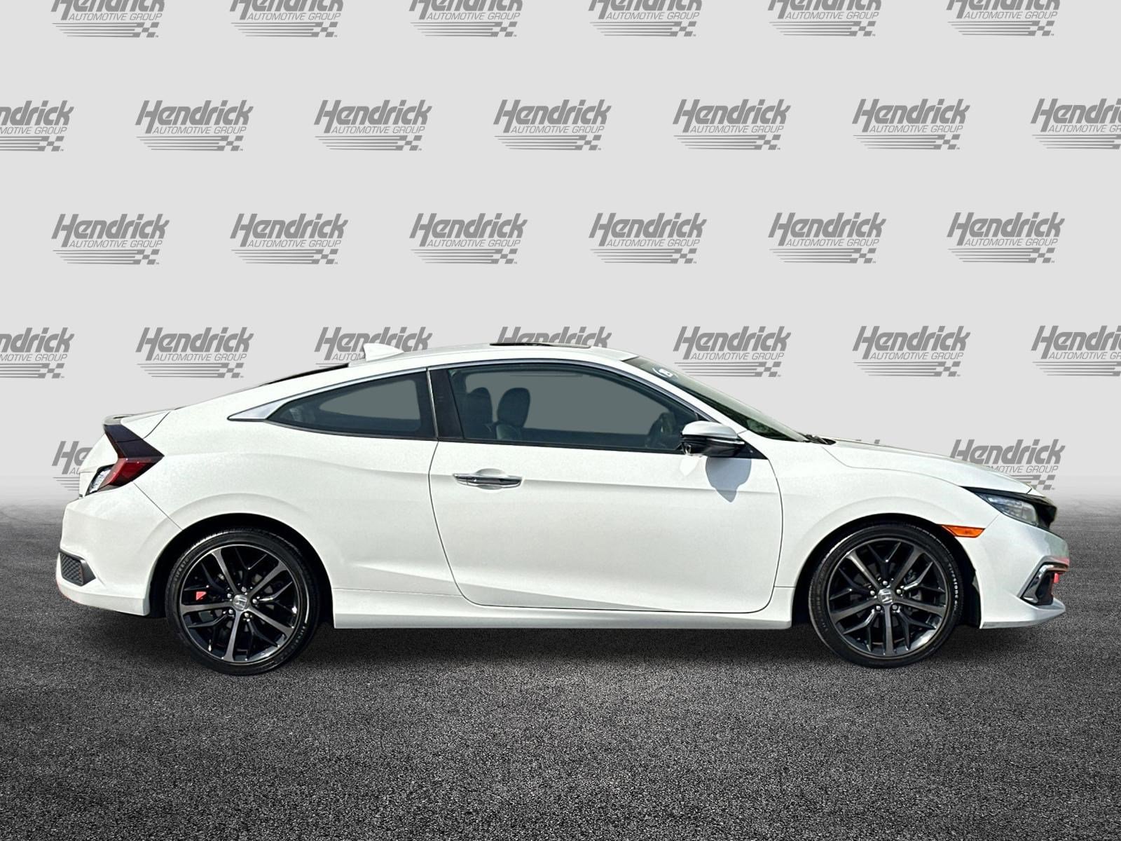 Used 2019 Honda Civic Touring image 3