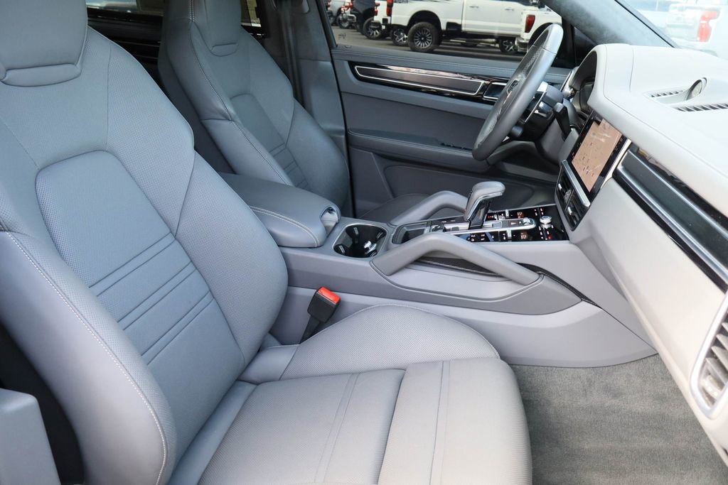 Used 2023 Porsche Cayenne GTS image 28