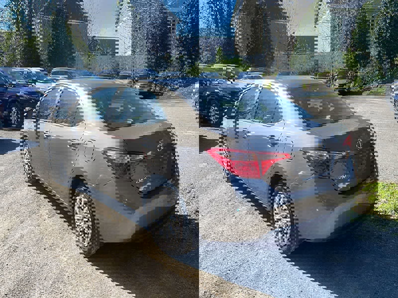 Used 2017 Toyota Corolla LE w/ Carpet Mat Package (TMS) FWD image 6