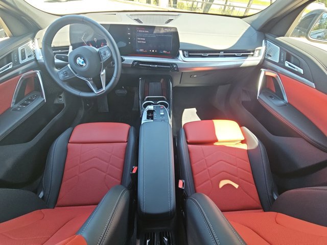 Used 2025 BMW X2 xDrive28i w/ Premium Package image 16