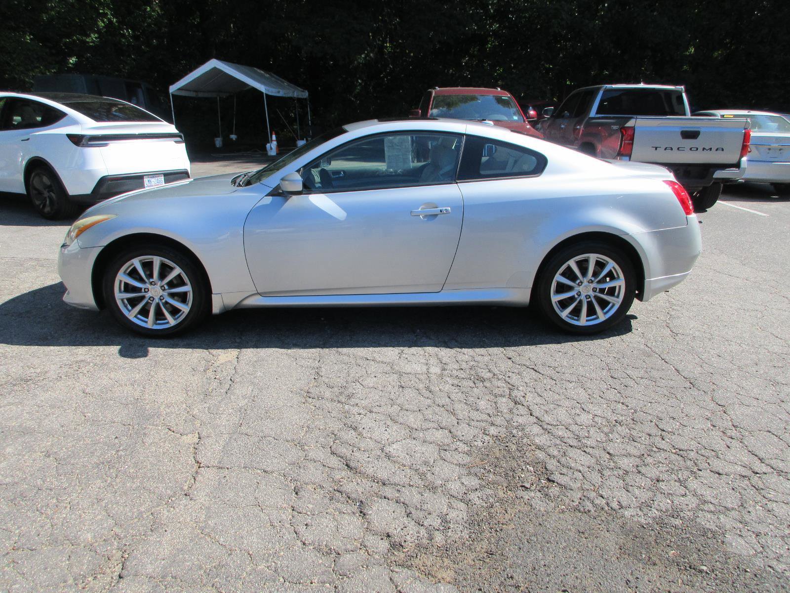 Used 2011 INFINITI G37 x Coupe w/ Premium Pkg AWD/4WD image 2