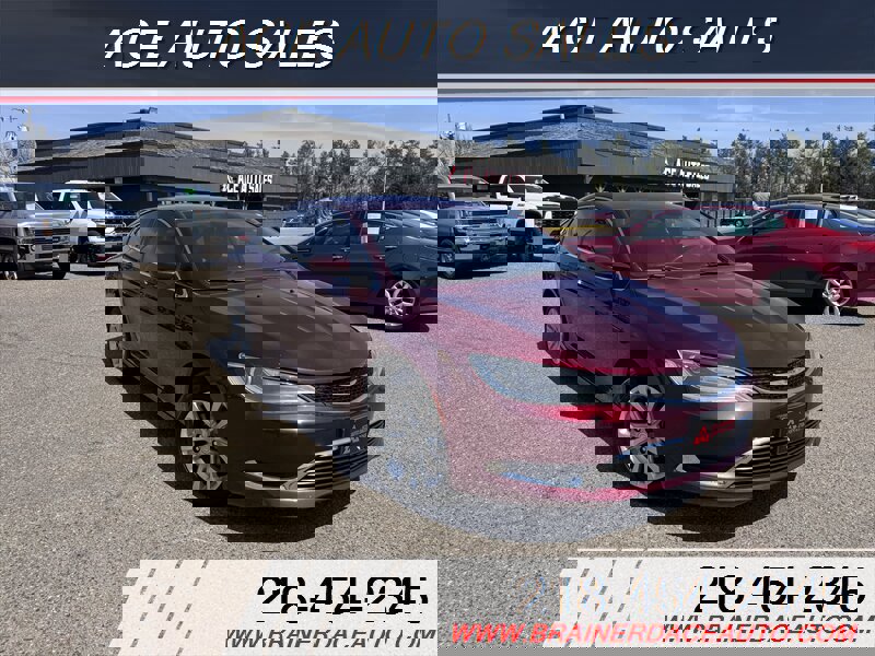 Used 2017 Chrysler 200 Limited Platinum w/ Comfort & Convenience Group FWD image 2