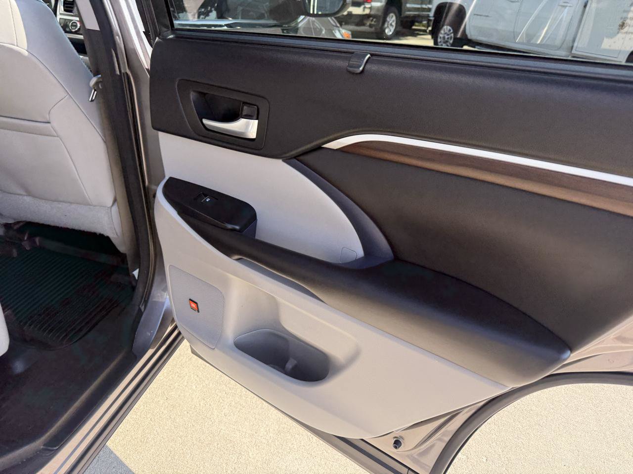 Used 2016 Toyota Highlander Limited AWD/4WD image 19